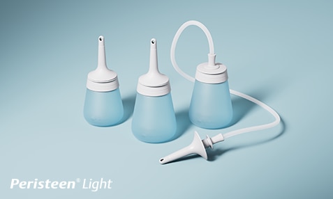 Peristeen Light Irrigationssystem mit geringer Wassermenge auf blauem Hintergrund in zwei Größen